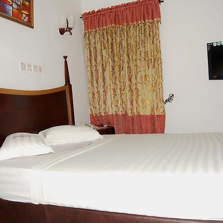 Hotel Residence Jeanne D'Arc Cotonou Exterior foto