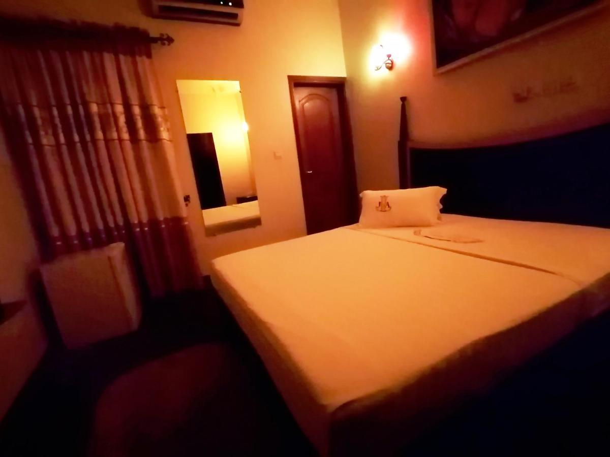 Hotel Residence Jeanne D'Arc Cotonou Exterior foto