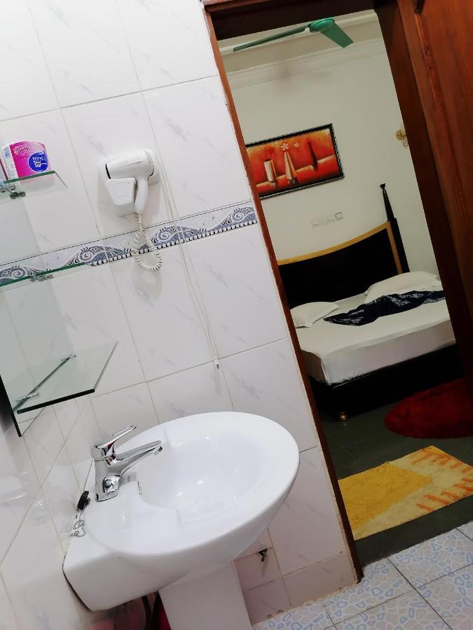 Hotel Residence Jeanne D'Arc Cotonou Exterior foto