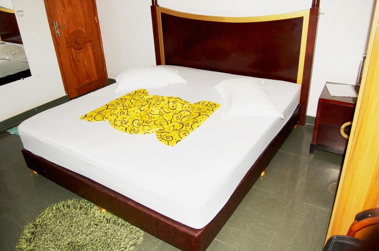 Hotel Residence Jeanne D'Arc Cotonou Exterior foto