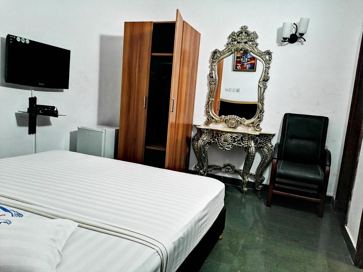 Hotel Residence Jeanne D'Arc Cotonou Exterior foto